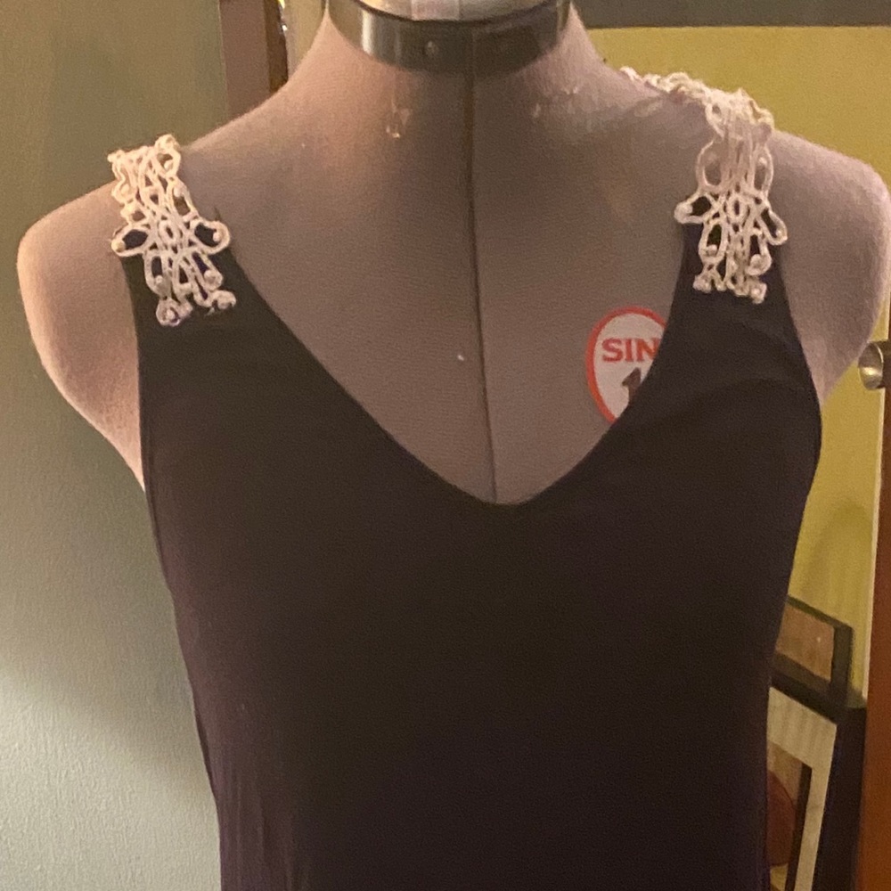 Medium black tunic by heart & hips